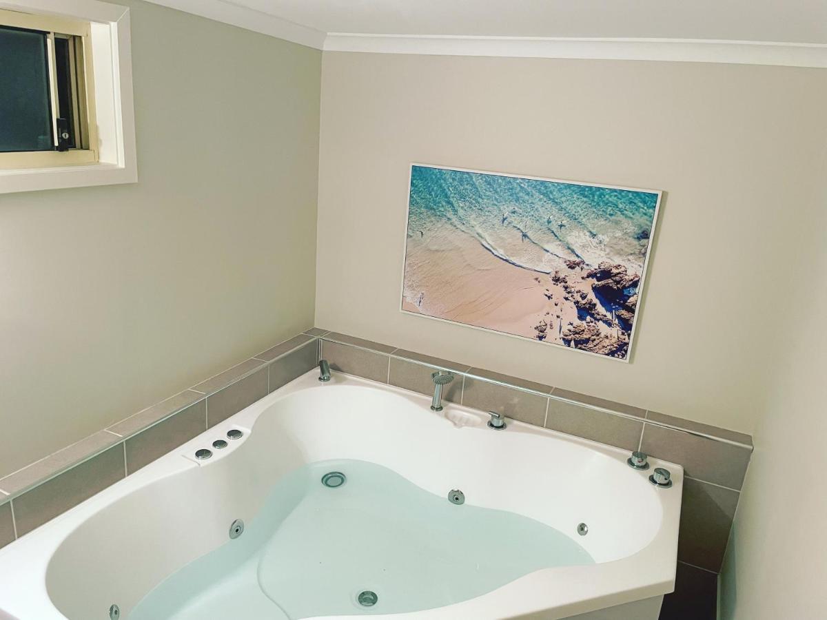 Churchill'S B&B Twin Spa Getaway Studio Суонсі Екстер'єр фото