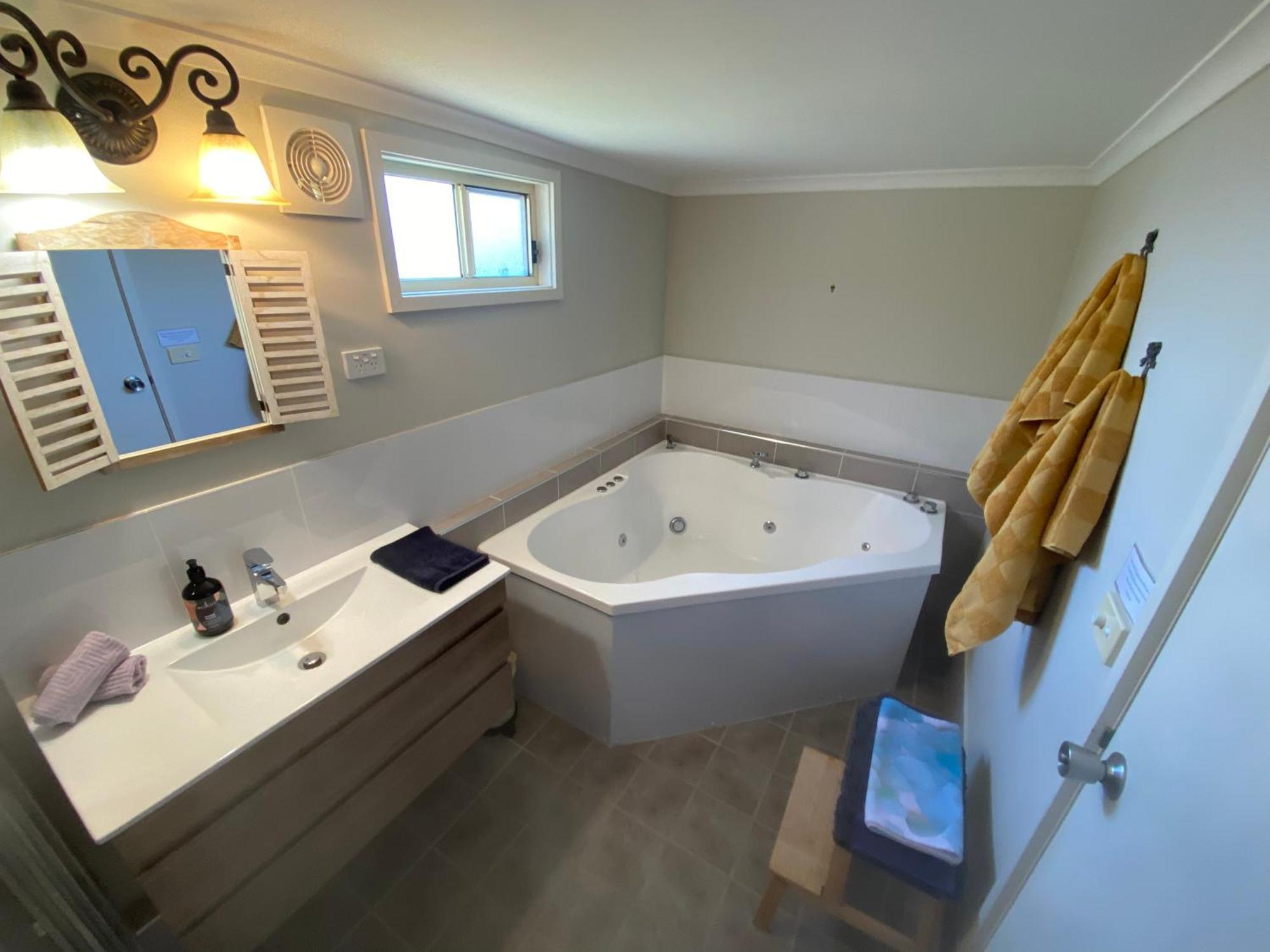 Churchill'S B&B Twin Spa Getaway Studio Суонсі Екстер'єр фото